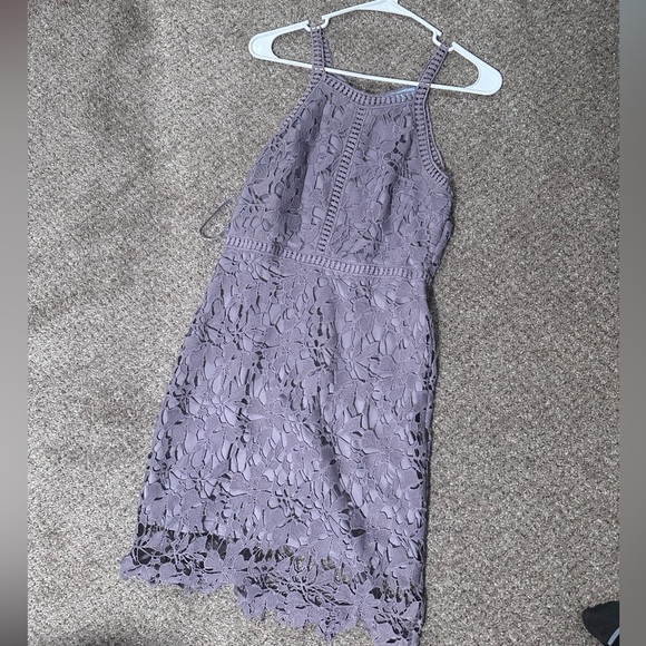 Lilac colored lace bodycon style dress - Picture 1 of 5
